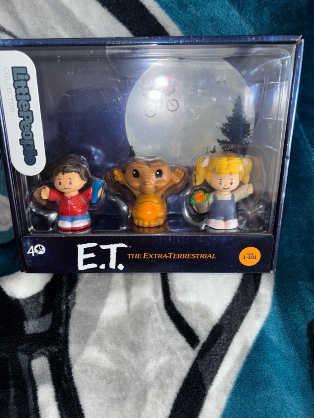 E.T. The Extra-Terrestrial Collectible Figure Set - Brown/Blue/Red